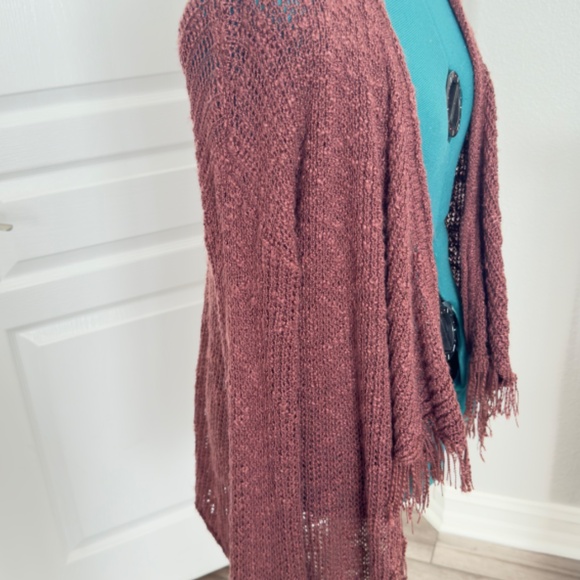 Perfect Fall Accent Sweater with Fringe- kind of like a faded pomegranate color - Picture 2 of 8